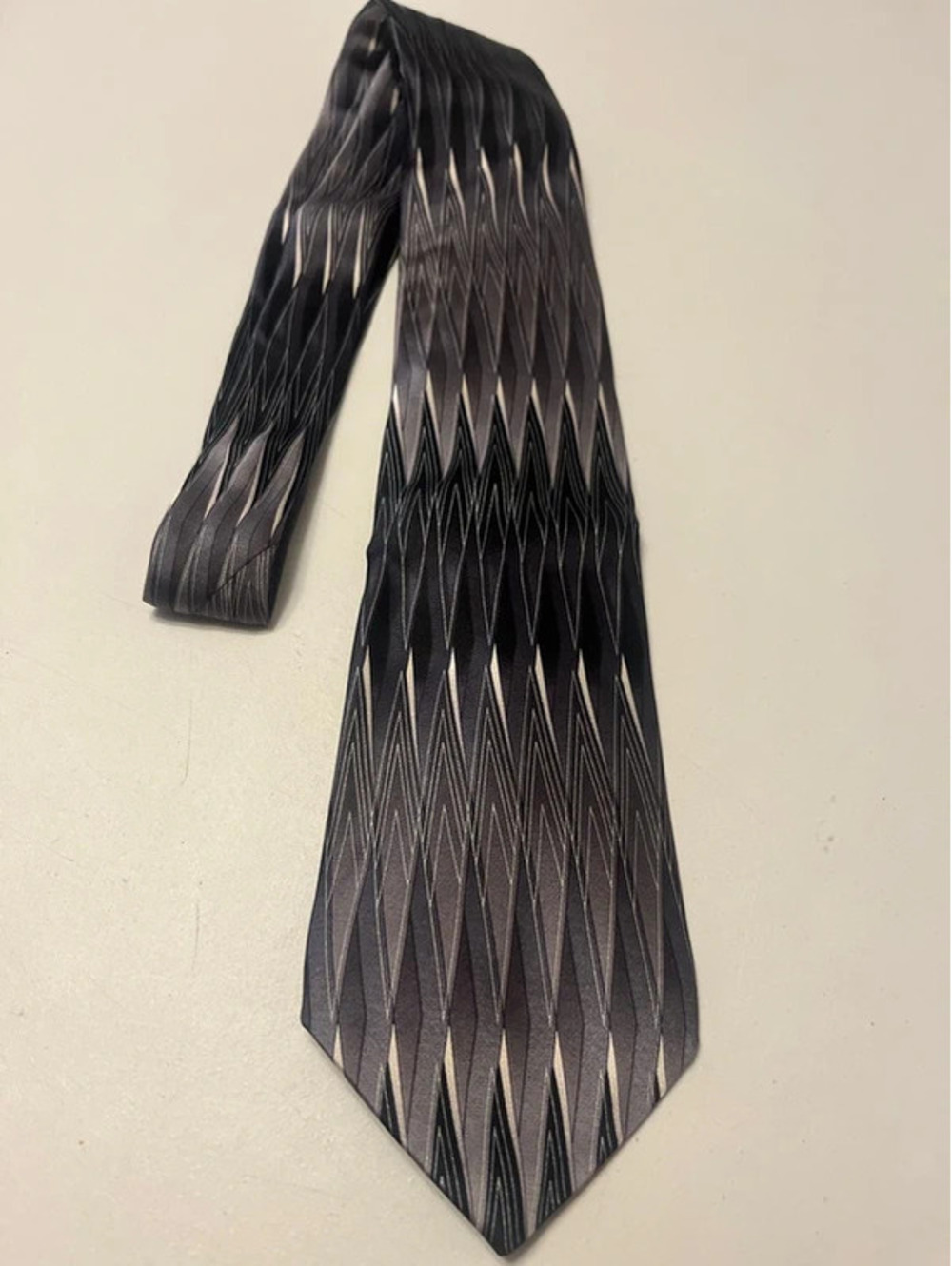 Arrow Gray Black Geometric Zigzag 100% Silk Men's Tie